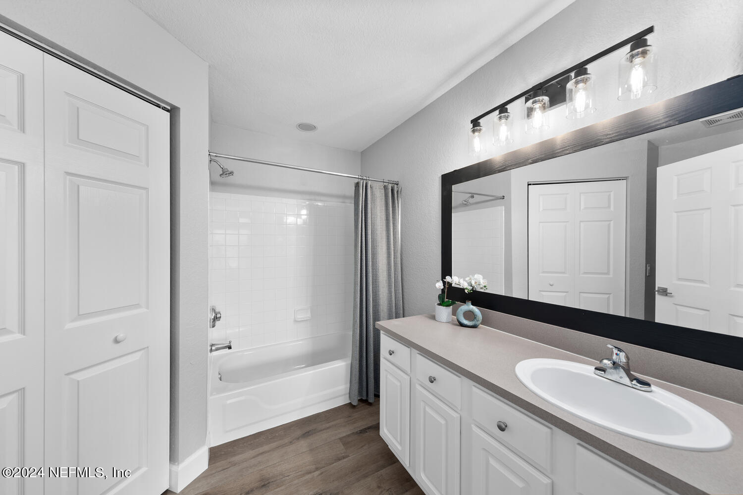 13703 RICHMOND PARK Drive N, 2205