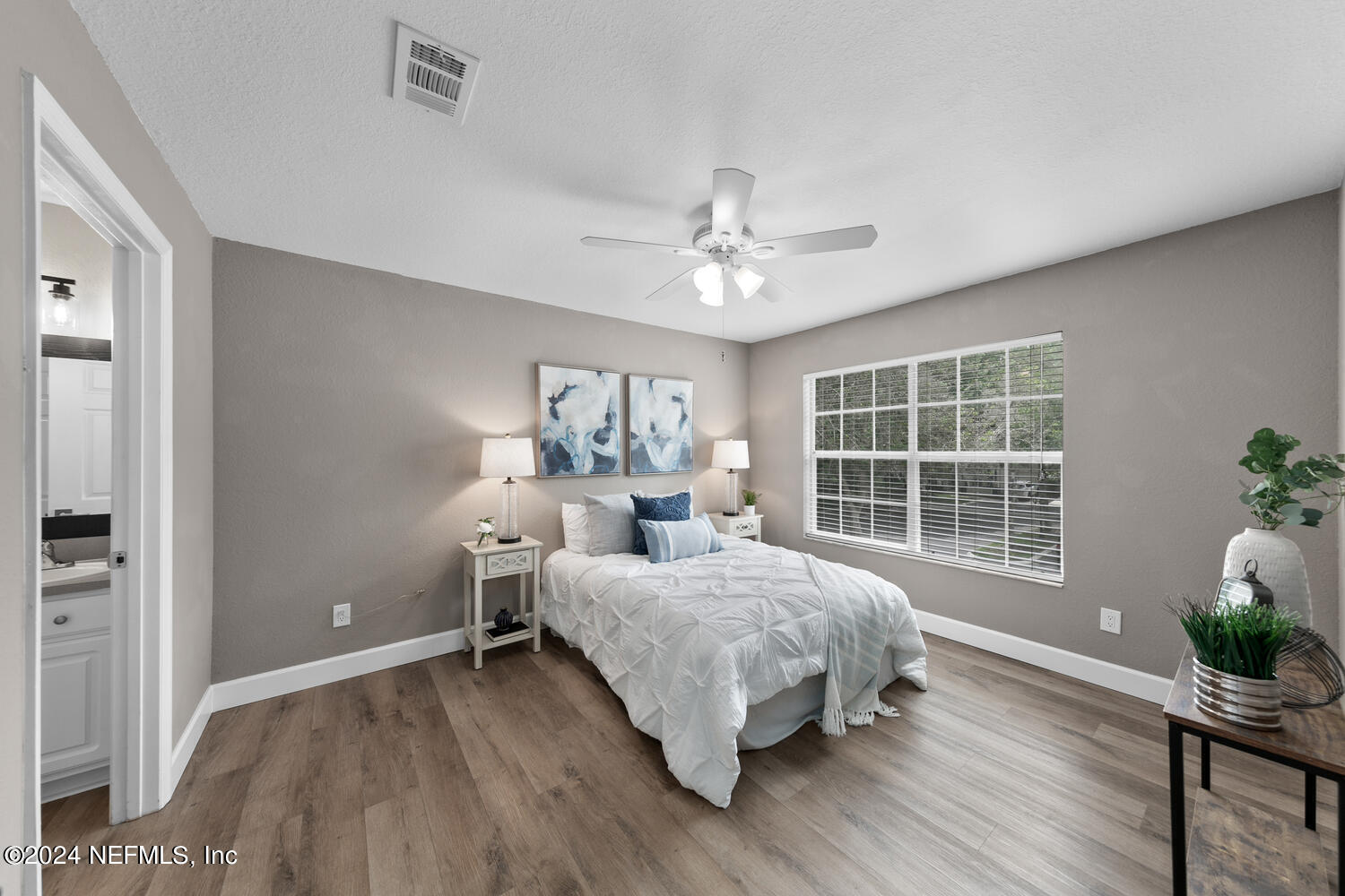 13703 RICHMOND PARK Drive N, 2205