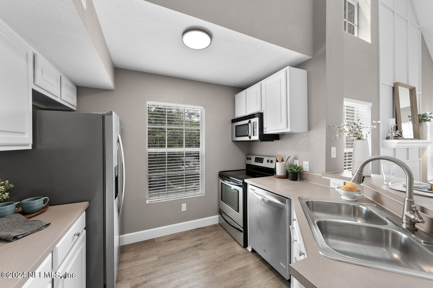 13703 RICHMOND PARK Drive N, 2205