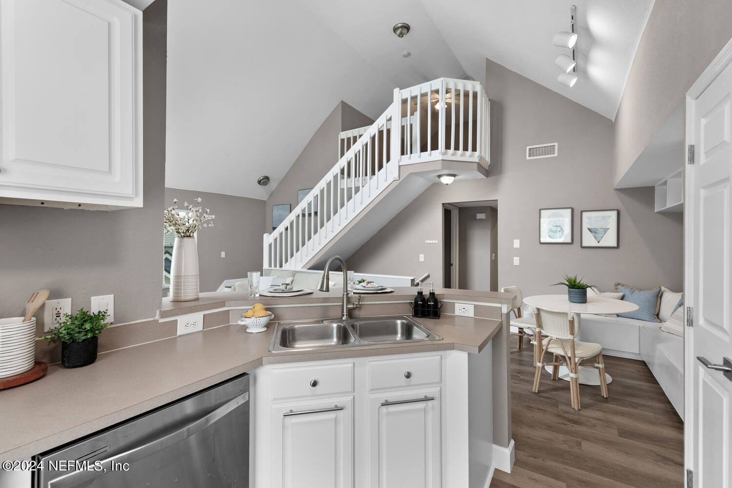 13703 RICHMOND PARK Drive N, 2205