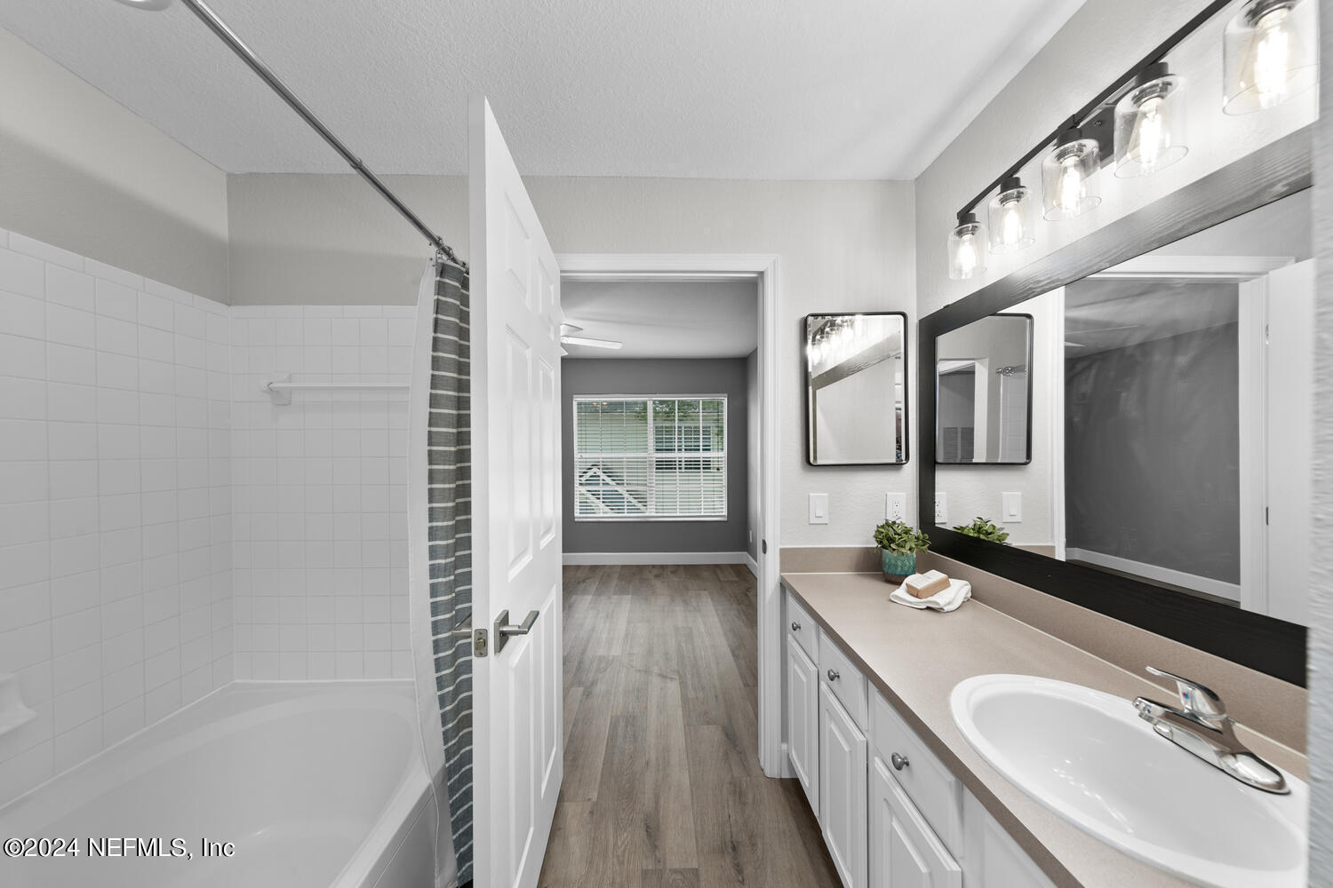 13703 RICHMOND PARK Drive N, 2205