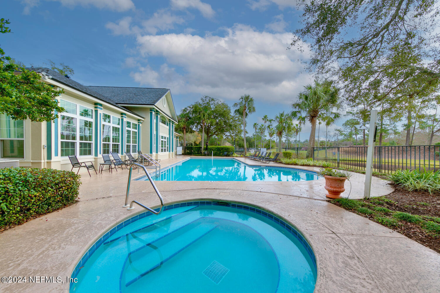 13703 RICHMOND PARK Drive N, 2205