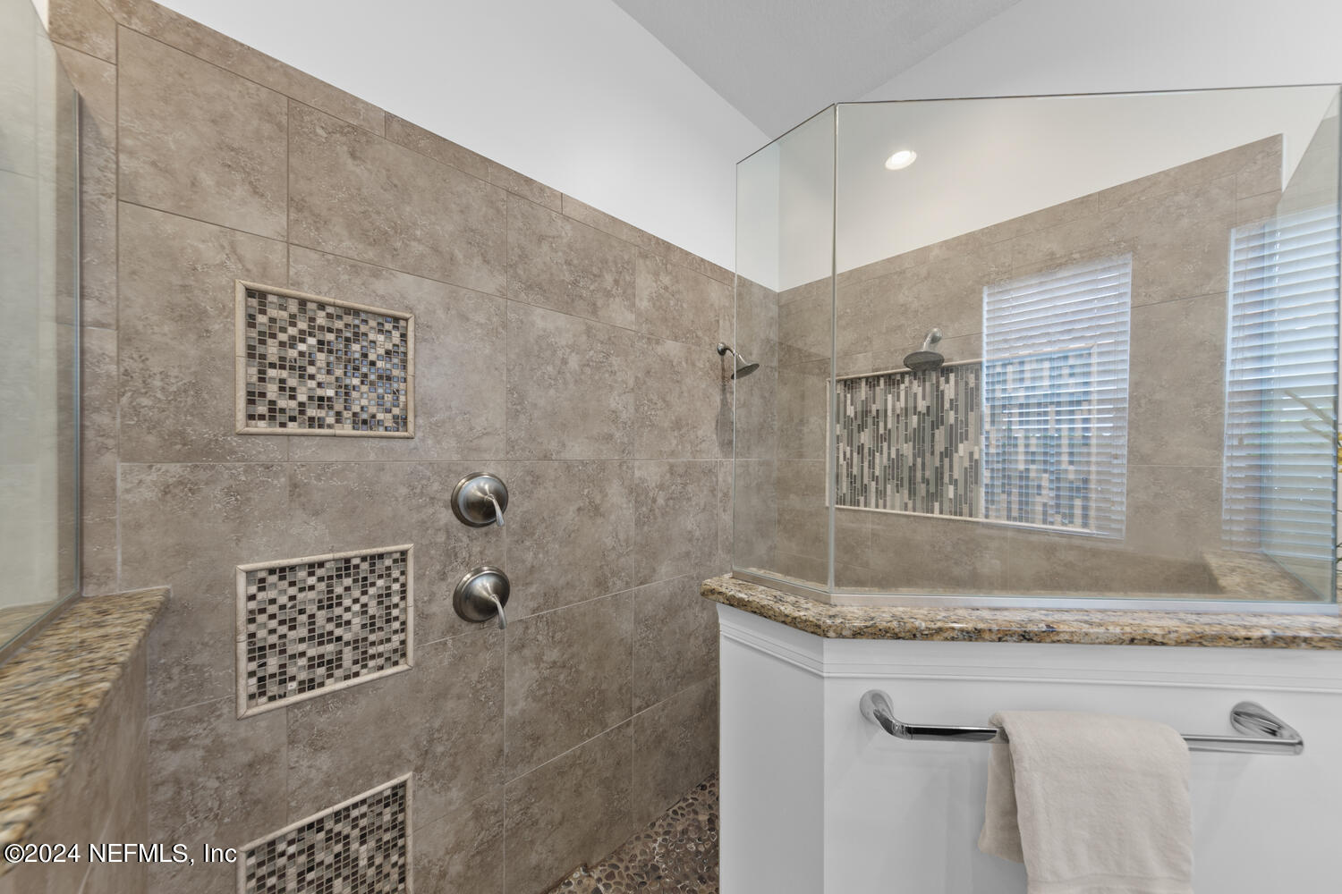 3806 VALVERDE Circle