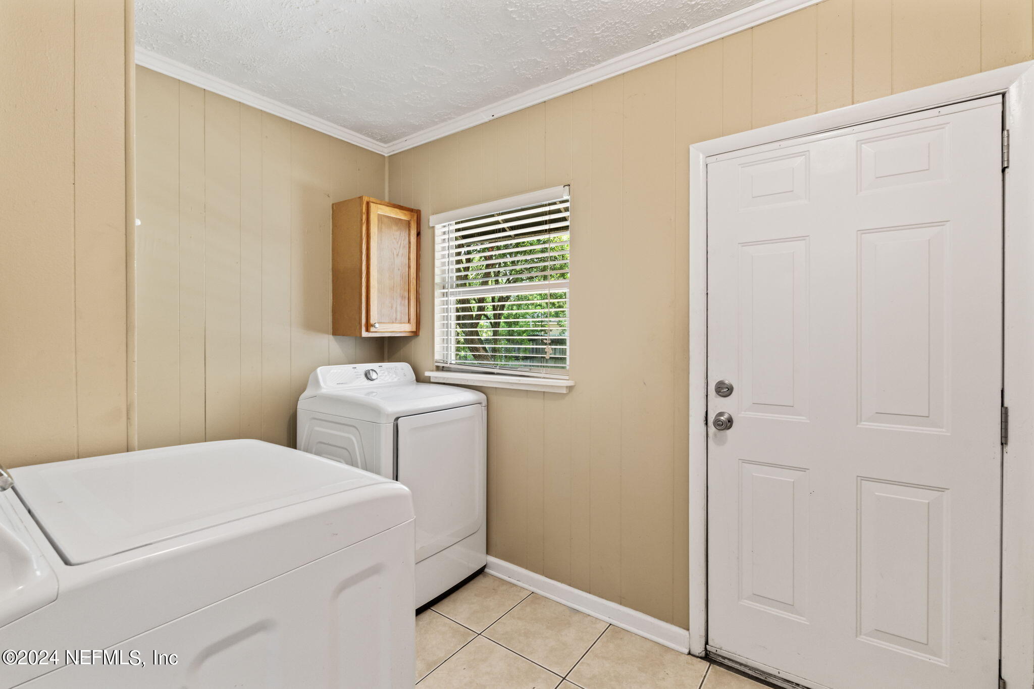 5260 HOLLYCREST Drive