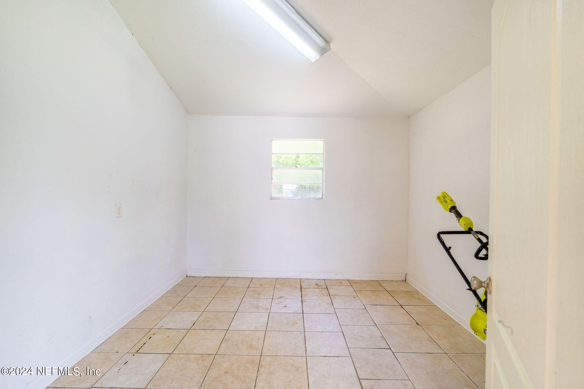 5260 HOLLYCREST Drive