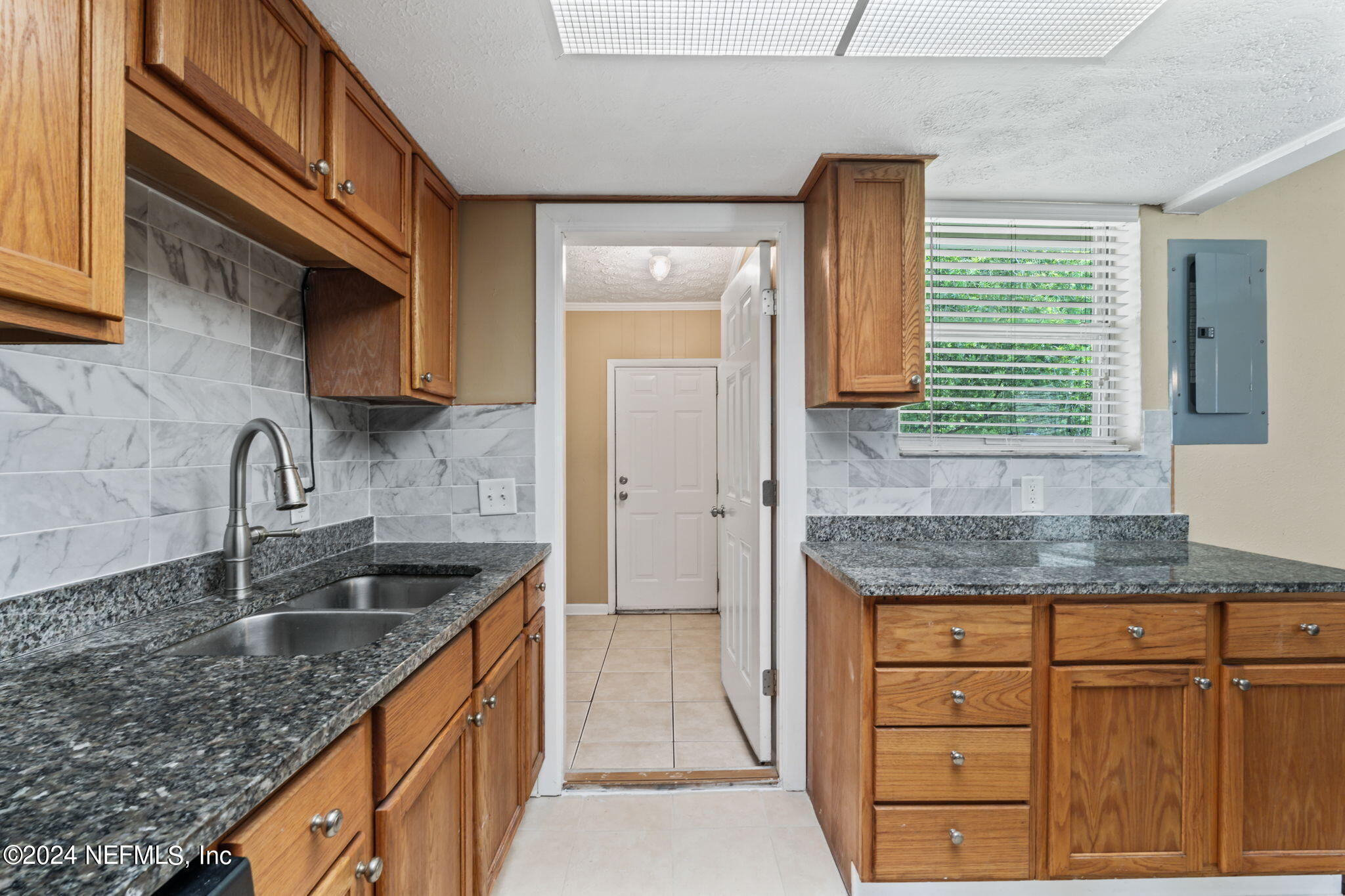 5260 HOLLYCREST Drive