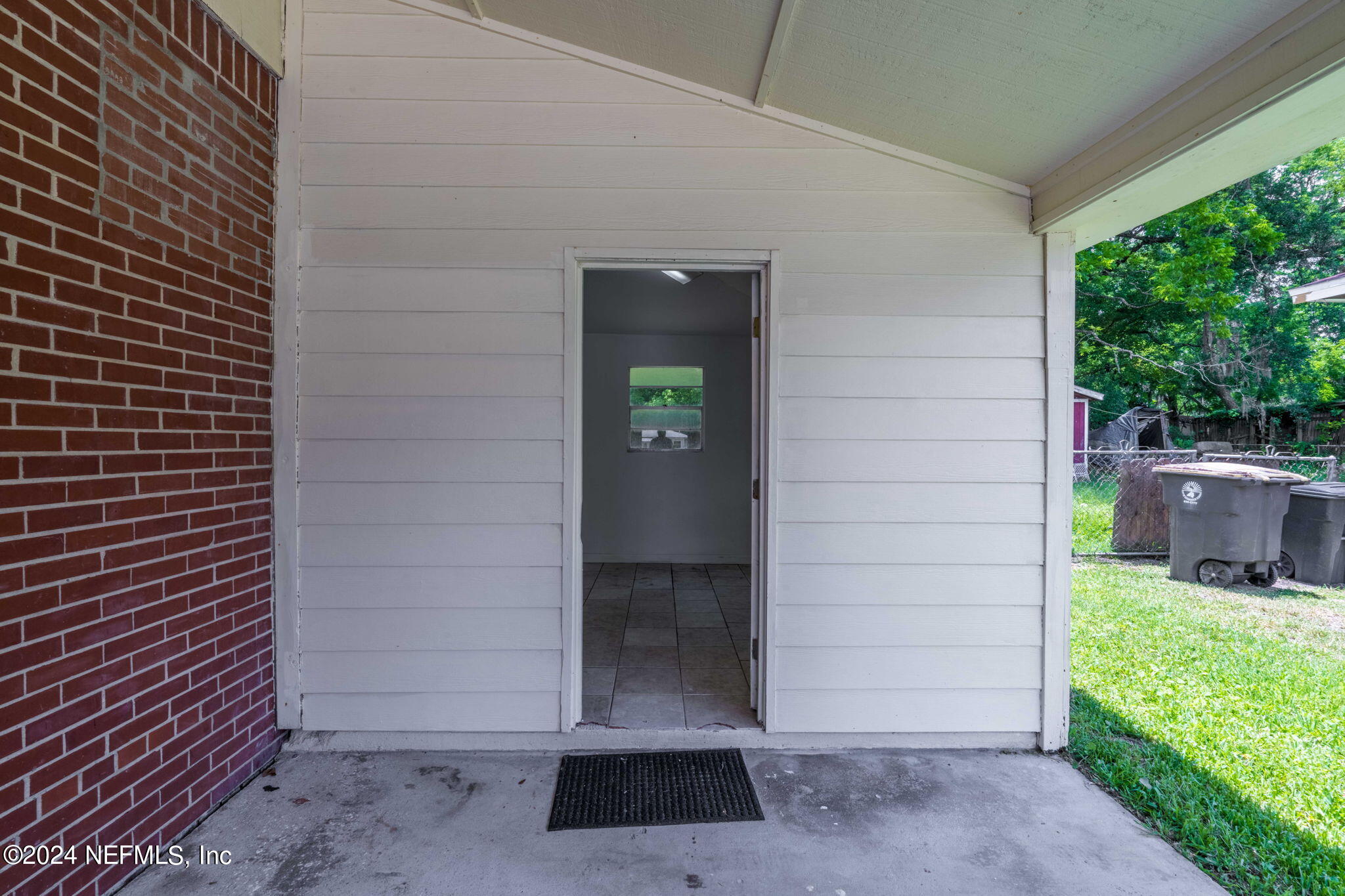 5260 HOLLYCREST Drive