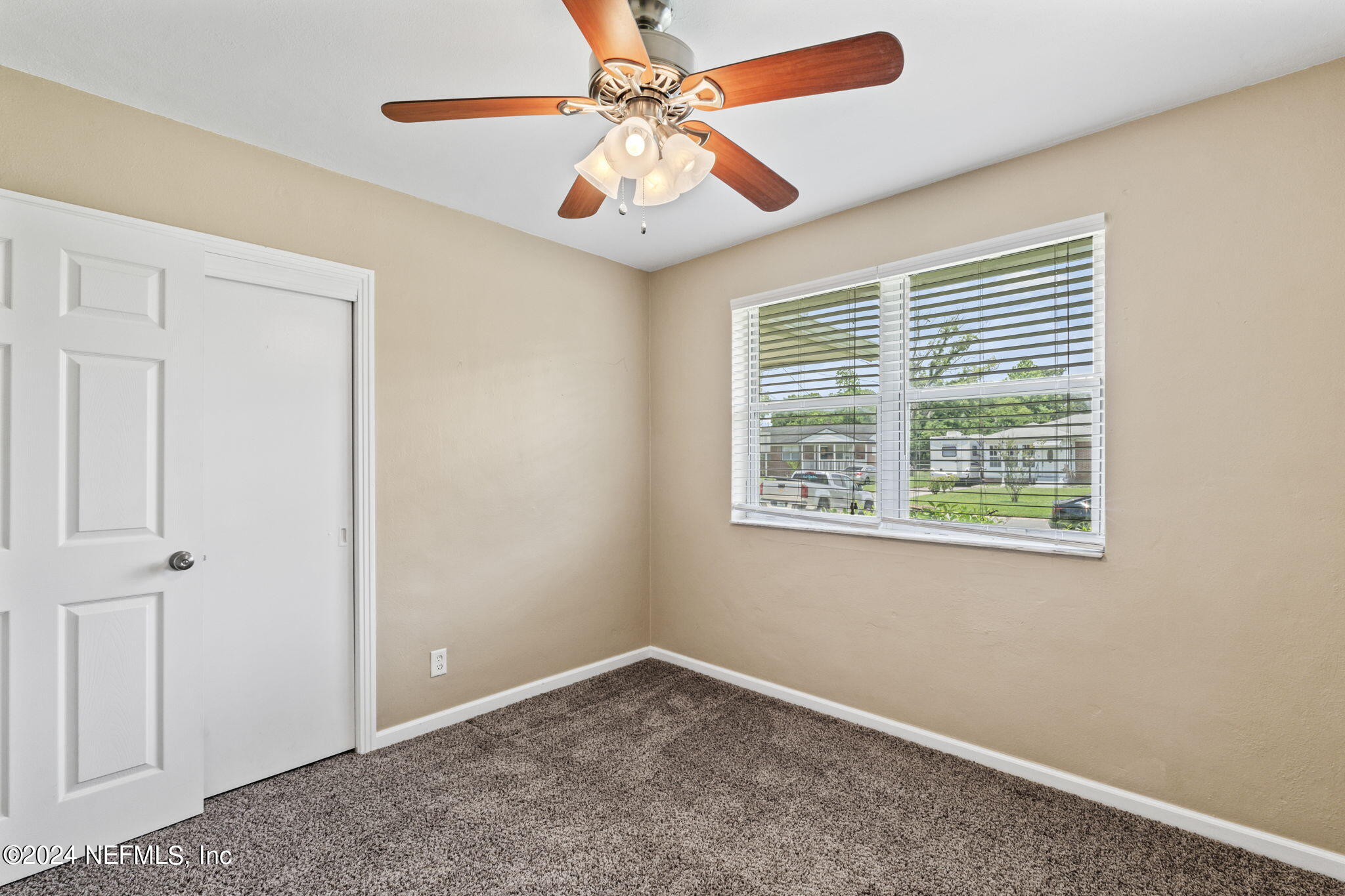 5260 HOLLYCREST Drive