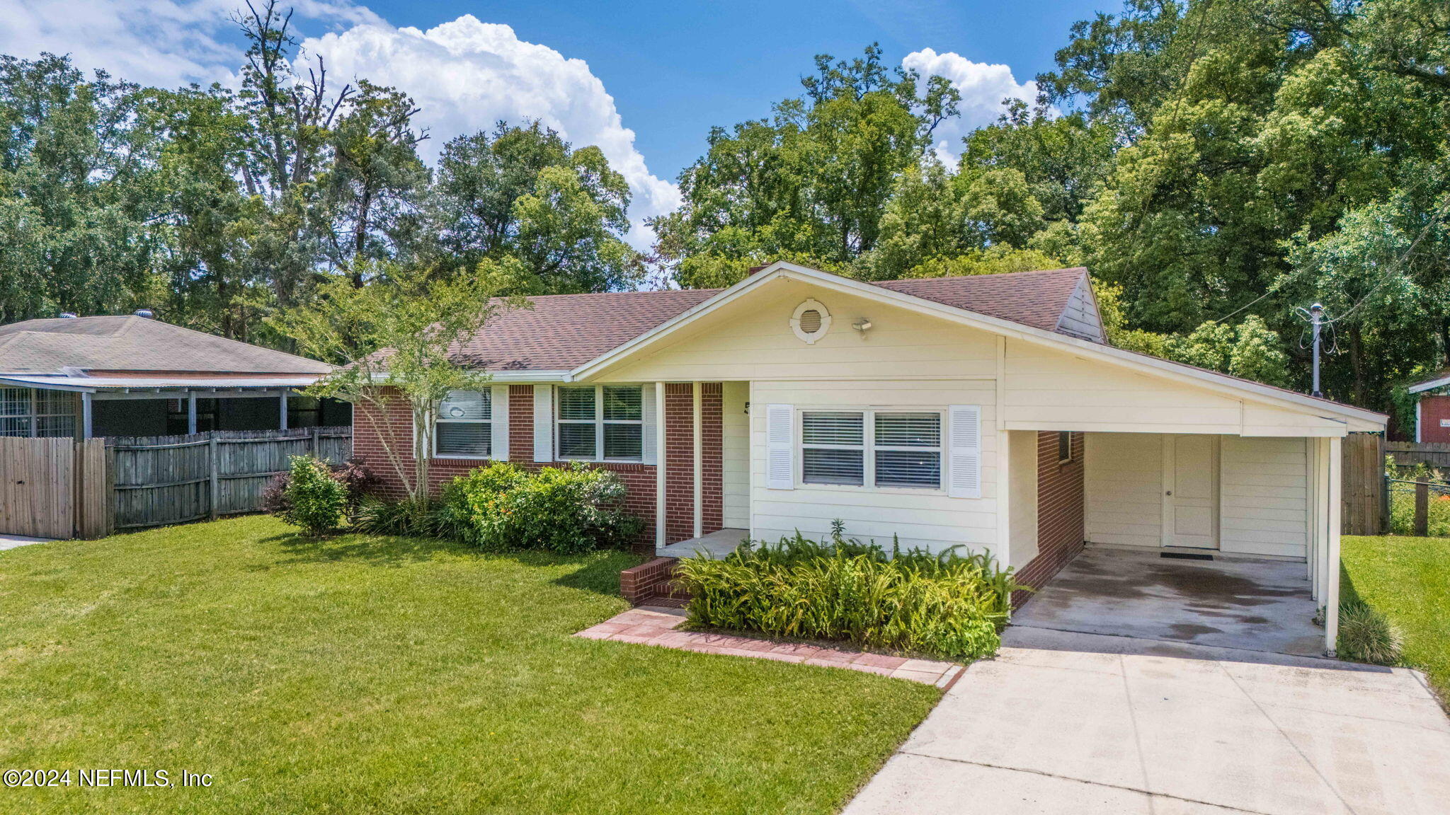 5260 HOLLYCREST Drive