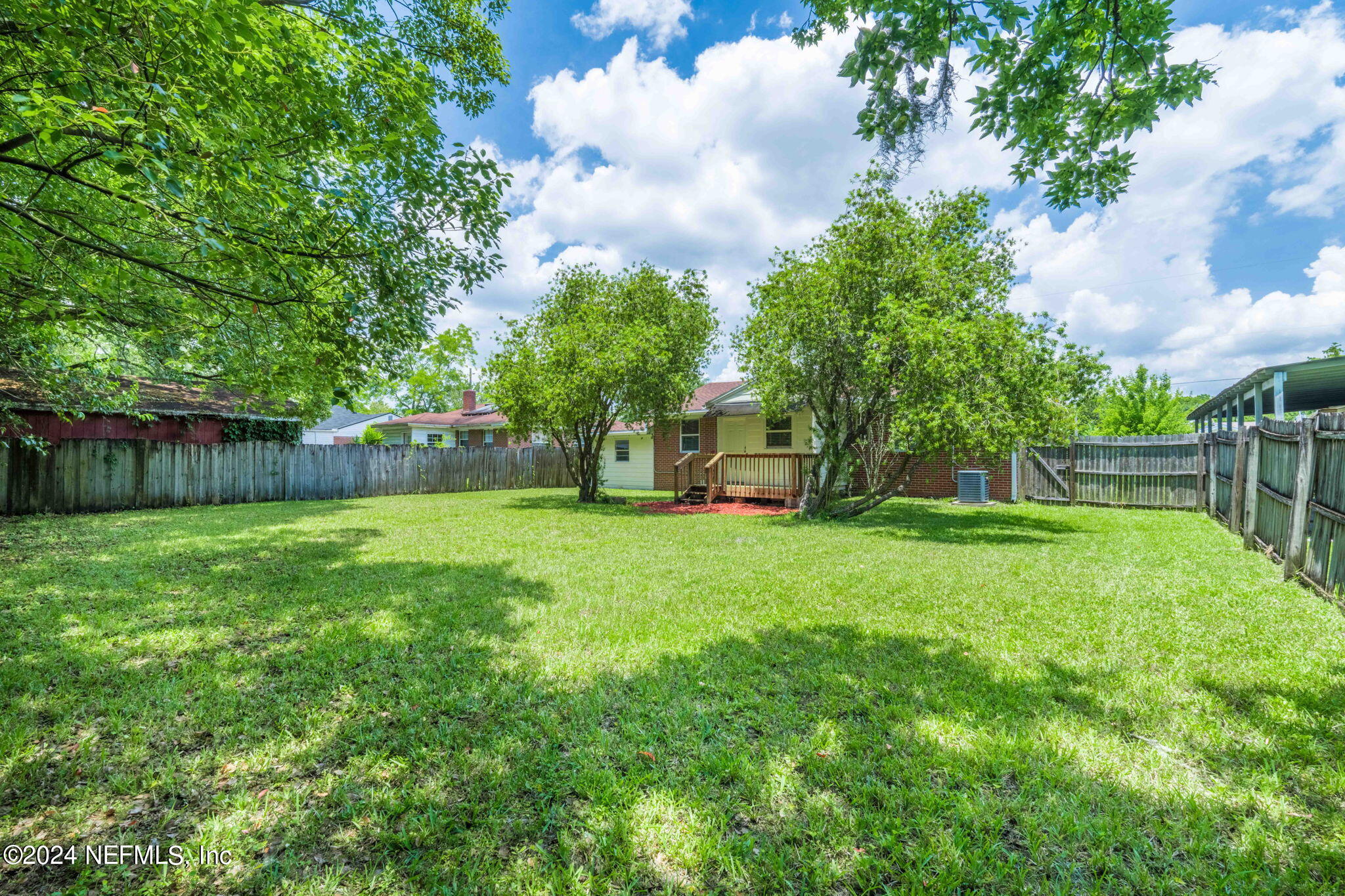 5260 HOLLYCREST Drive