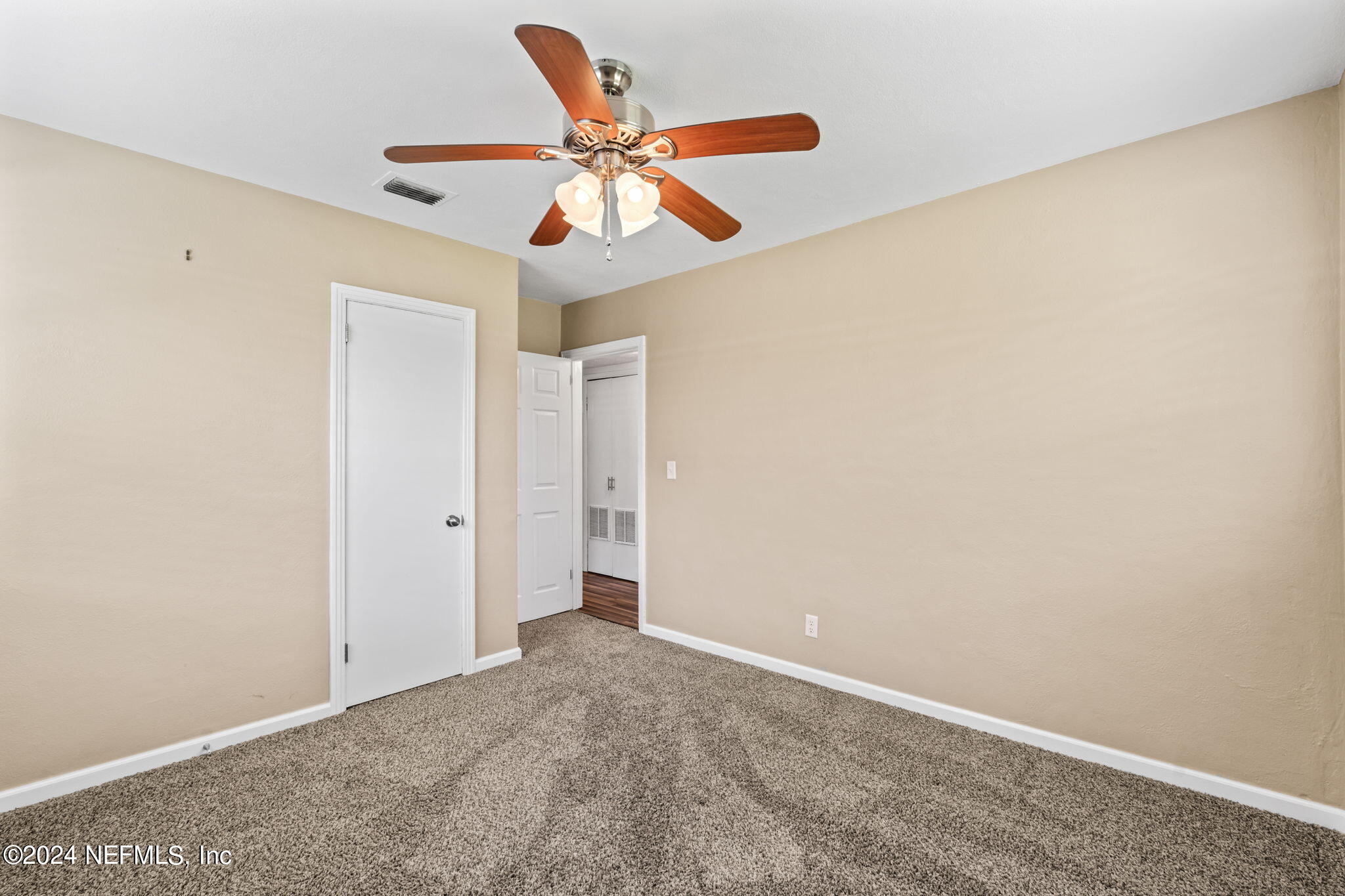 5260 HOLLYCREST Drive