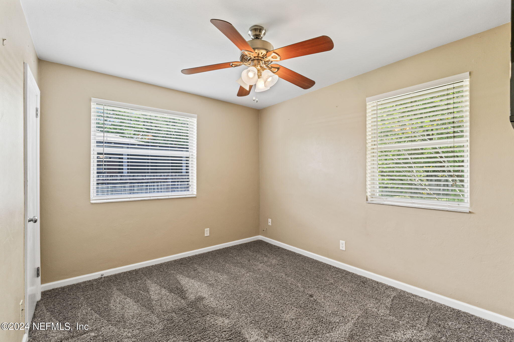 5260 HOLLYCREST Drive