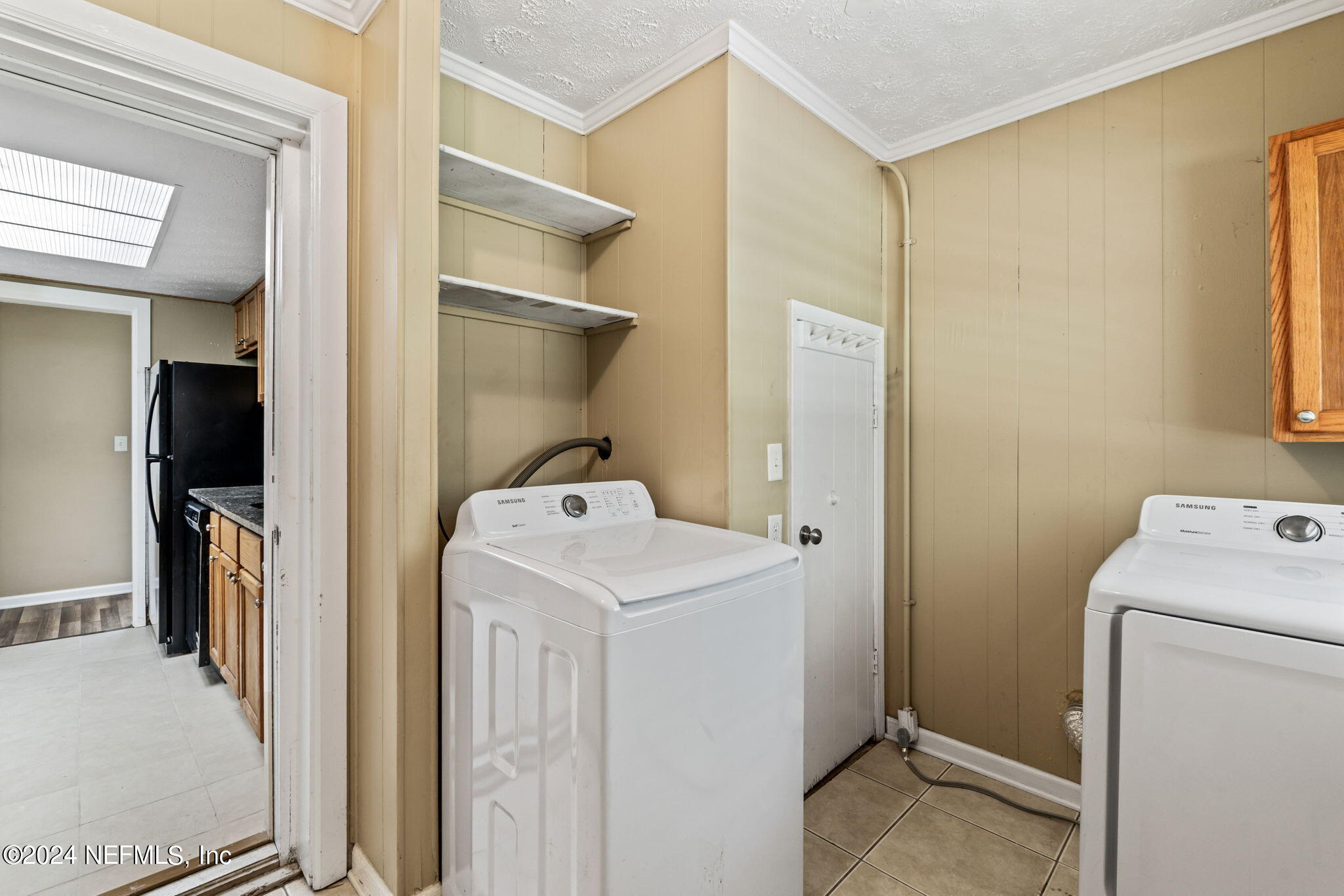 5260 HOLLYCREST Drive