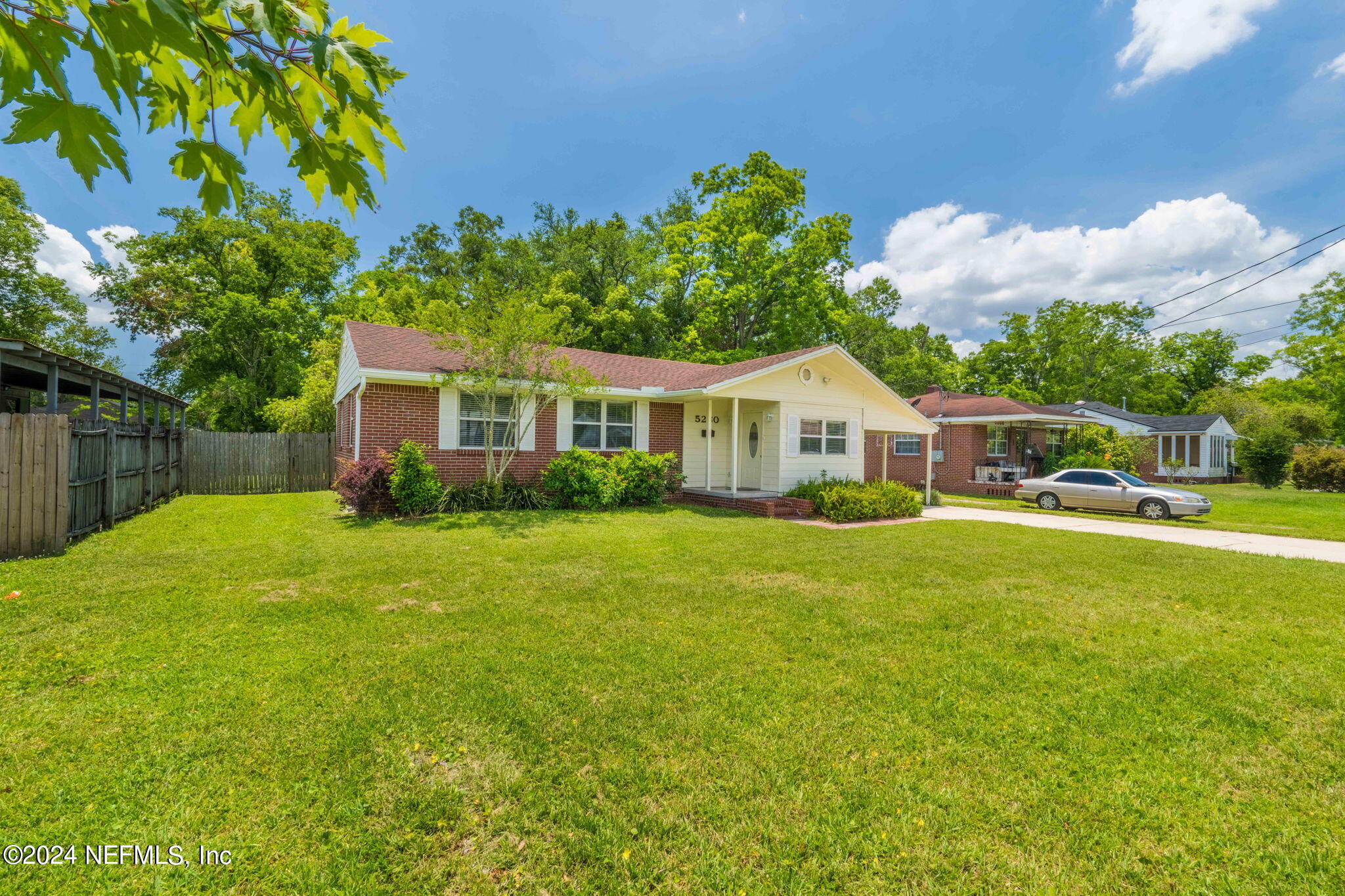 5260 HOLLYCREST Drive