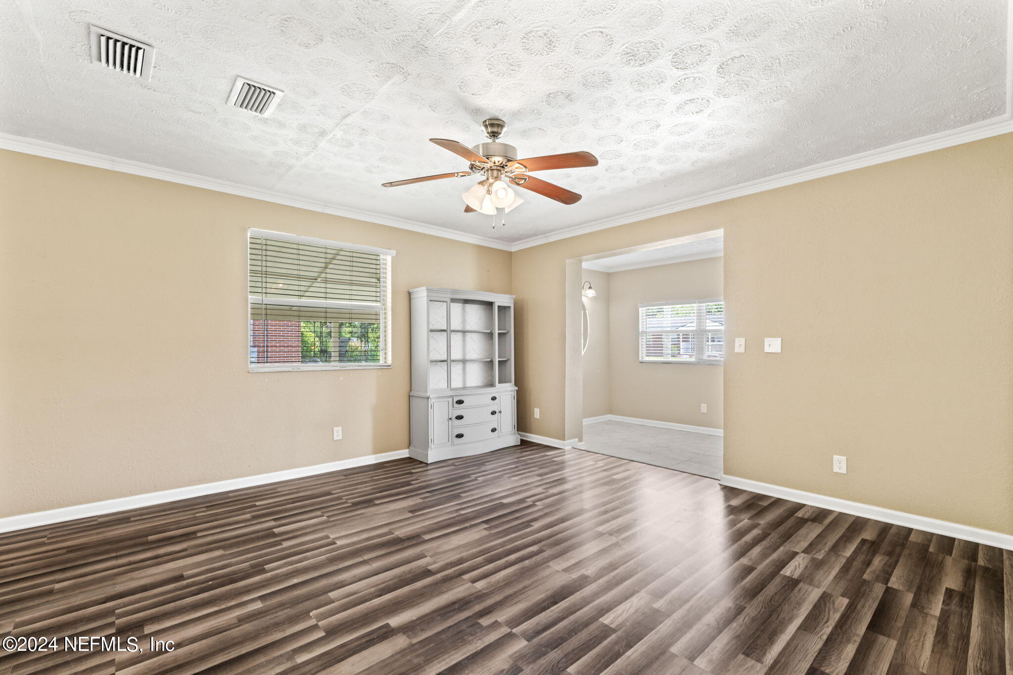 5260 HOLLYCREST Drive