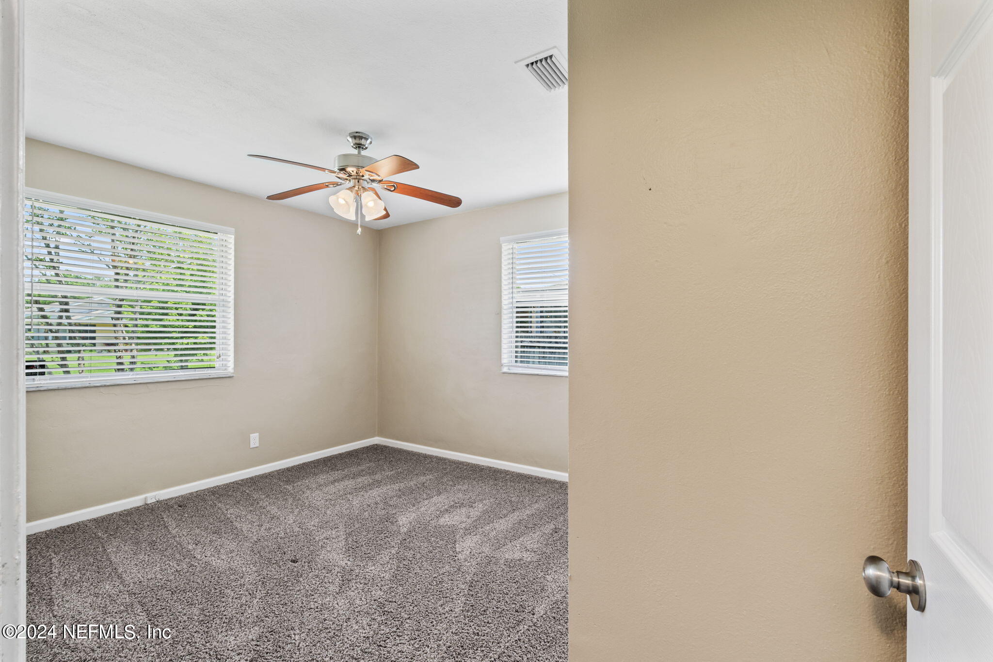 5260 HOLLYCREST Drive