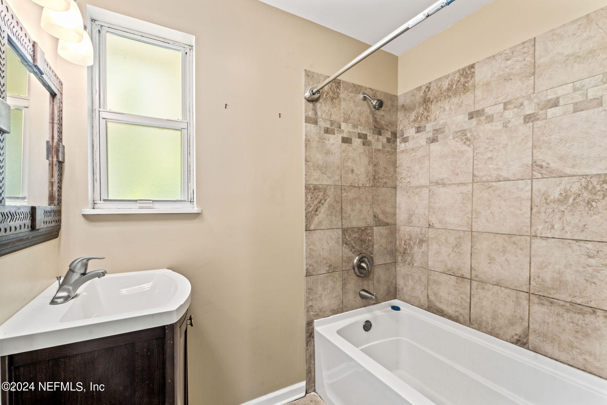 5260 HOLLYCREST Drive