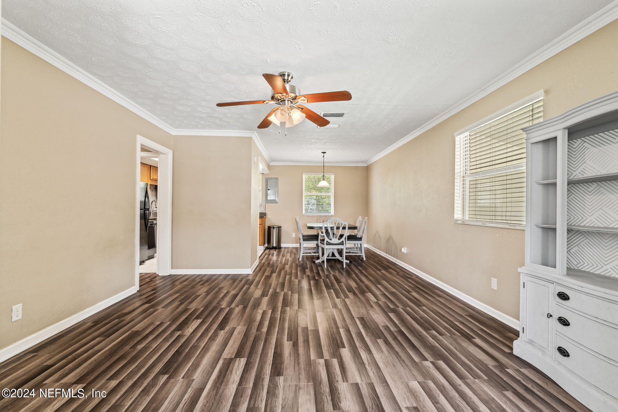 5260 HOLLYCREST Drive