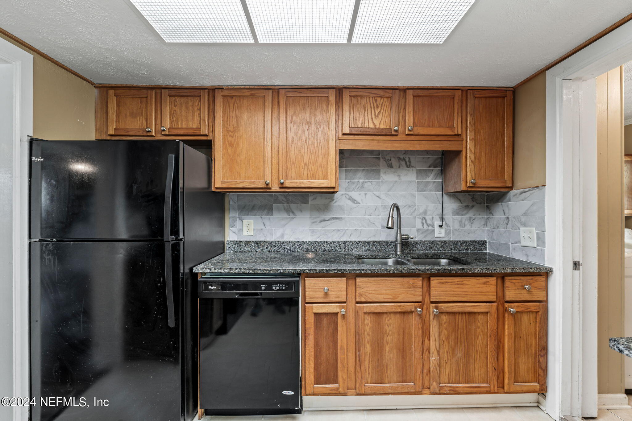 5260 HOLLYCREST Drive