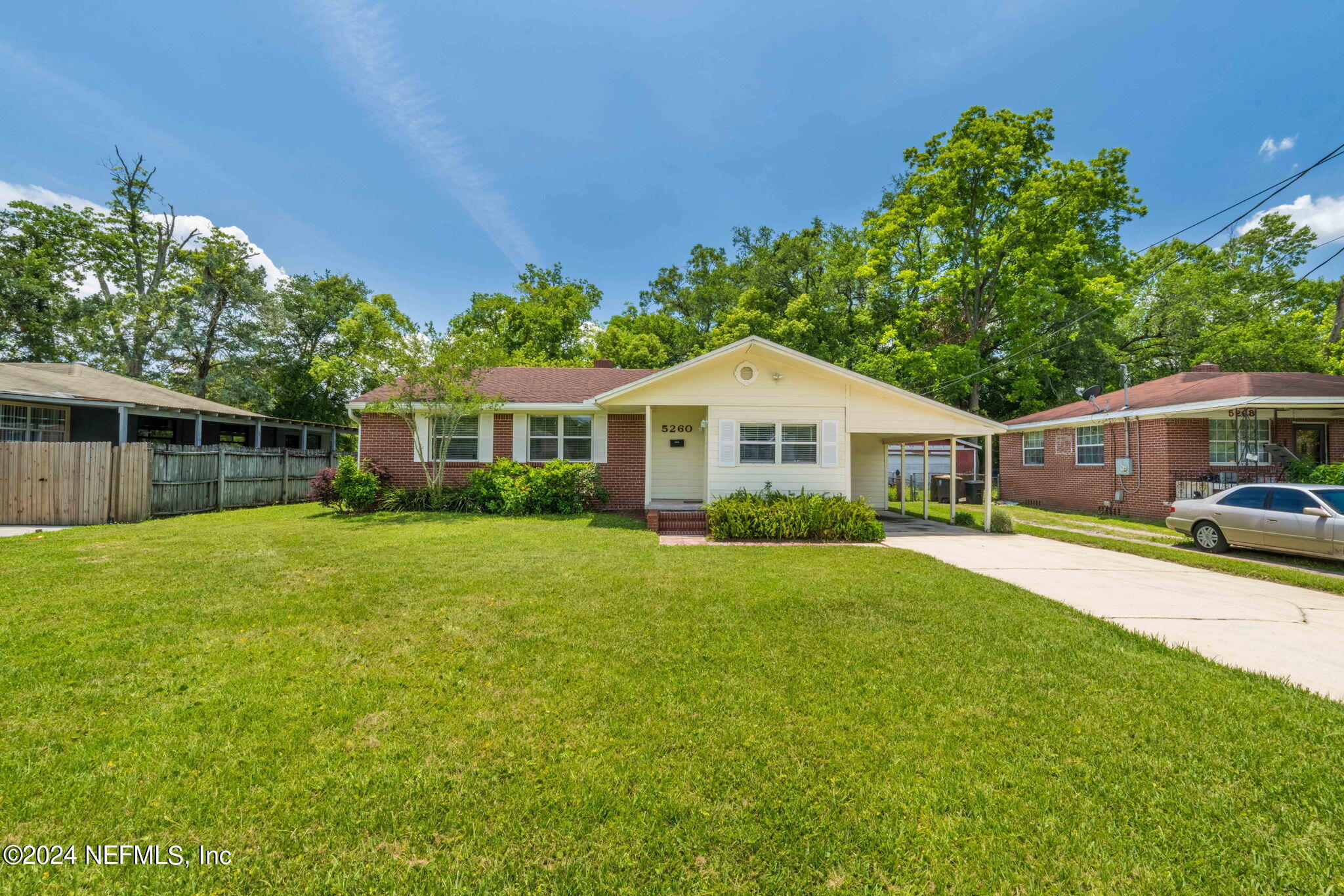 5260 HOLLYCREST Drive