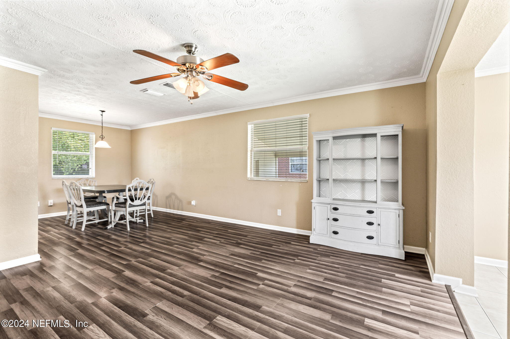 5260 HOLLYCREST Drive