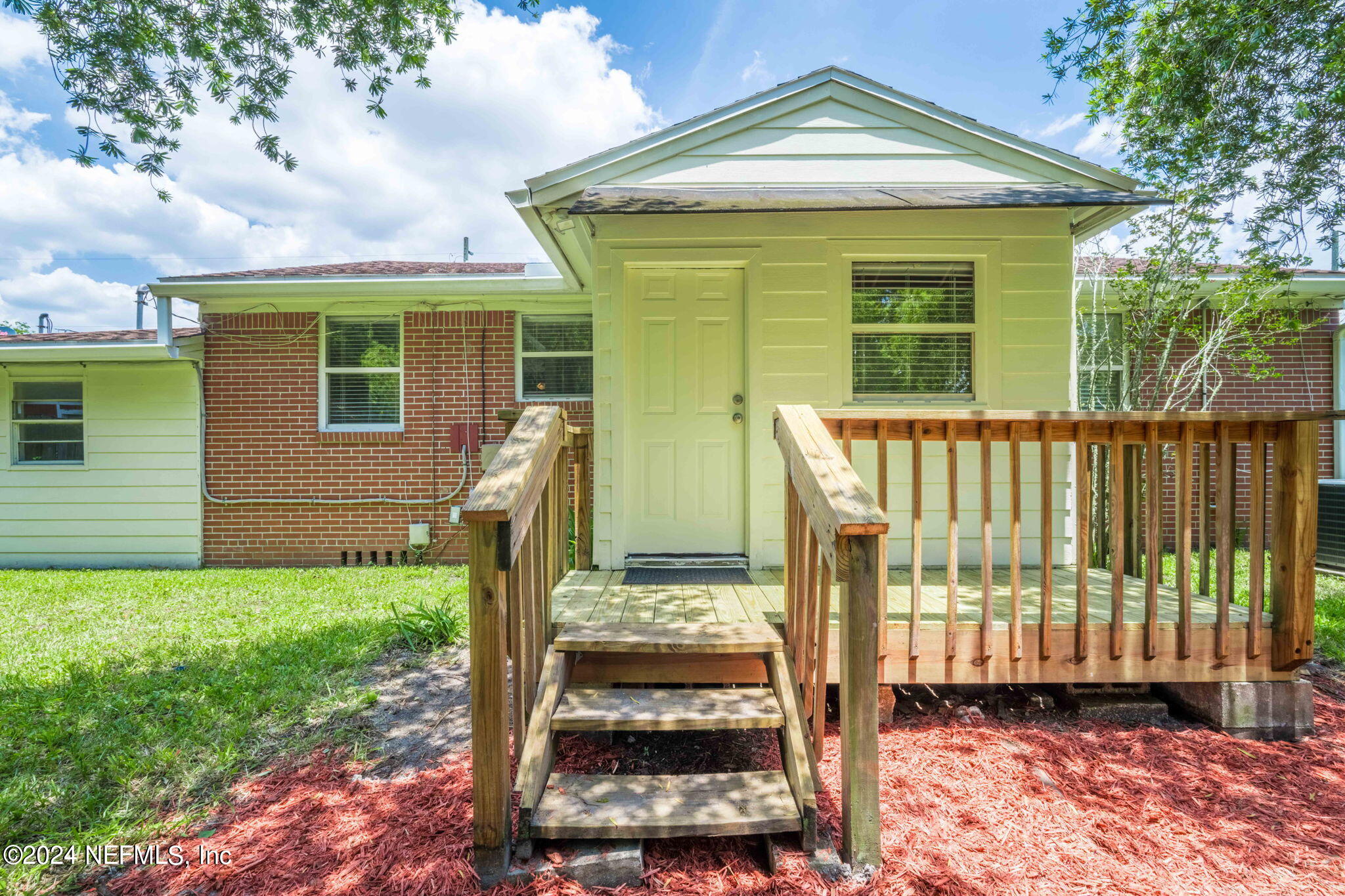 5260 HOLLYCREST Drive