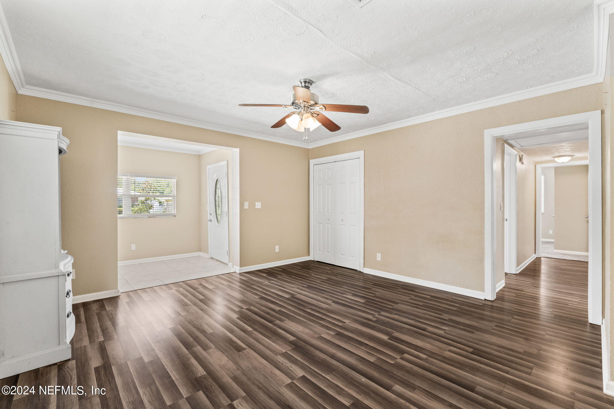 5260 HOLLYCREST Drive