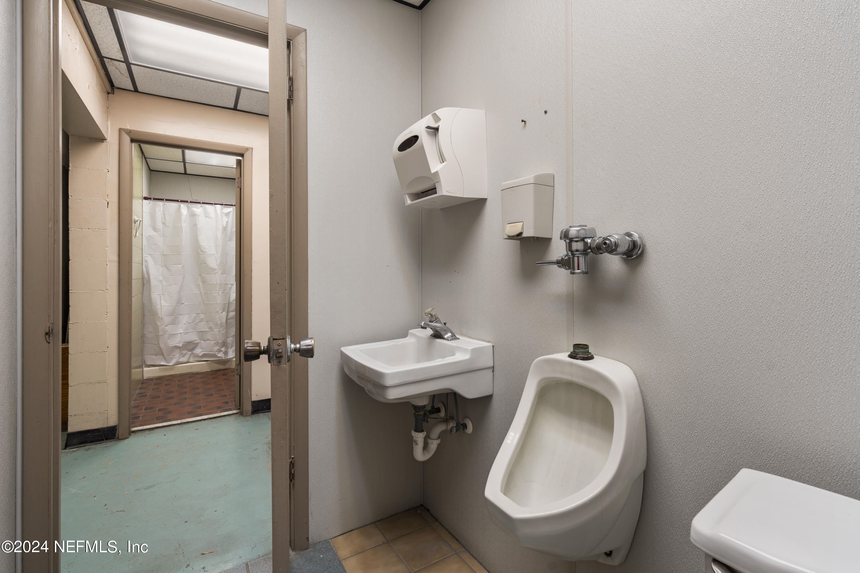 9840 INTERSTATE CENTER Drive