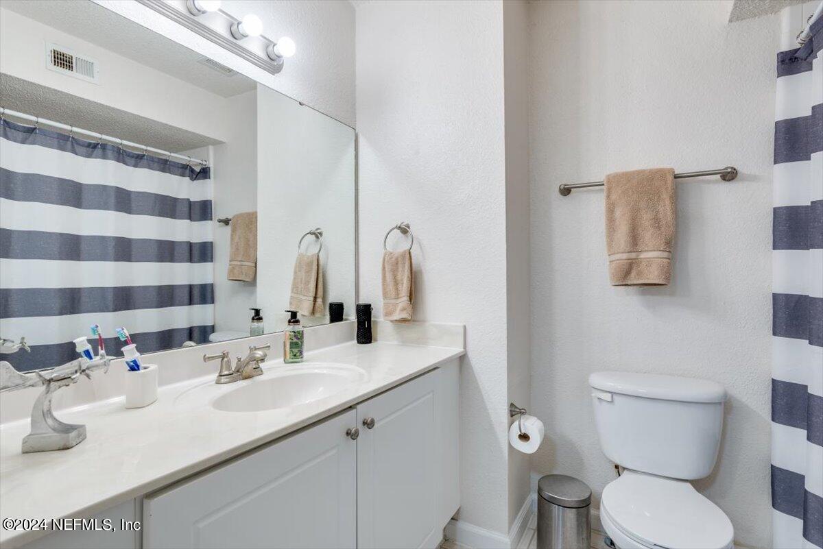 6616 LA MIRADA Drive E, 1