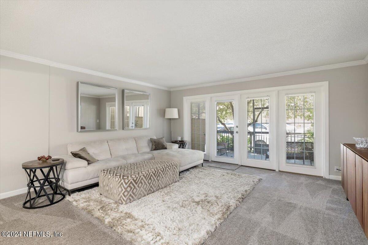 6616 LA MIRADA Drive E, 1