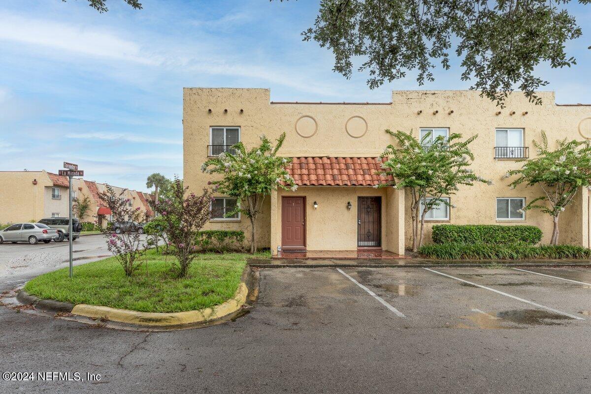 6616 LA MIRADA Drive E, 1