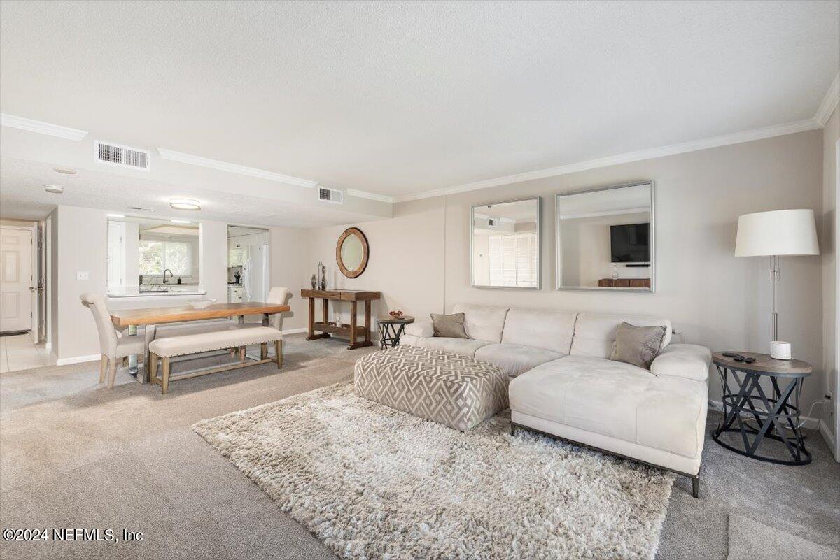 6616 LA MIRADA Drive E, 1