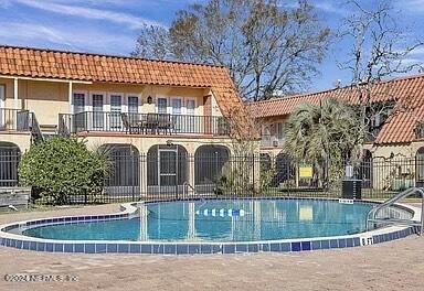 6616 LA MIRADA Drive E, 1