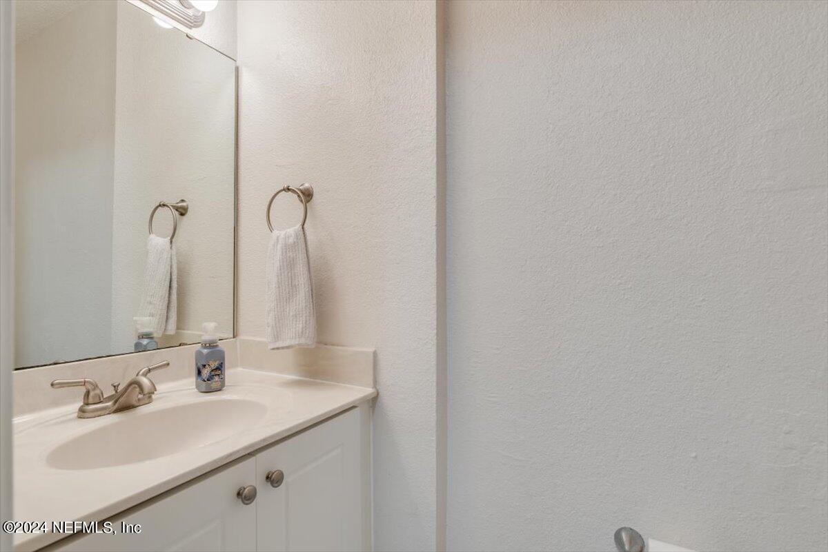 6616 LA MIRADA Drive E, 1