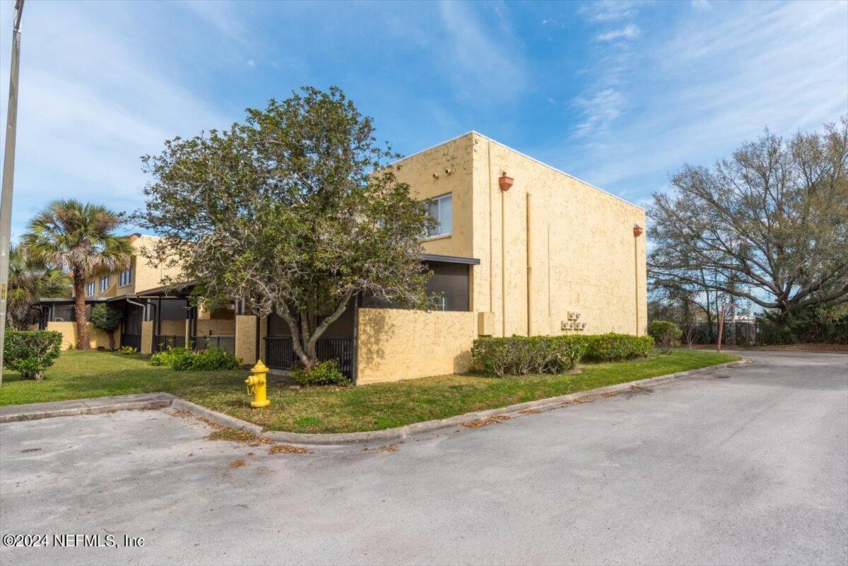 6616 LA MIRADA Drive E, 1