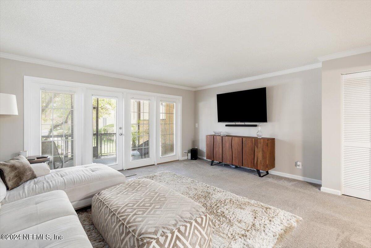 6616 LA MIRADA Drive E, 1