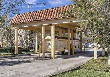 6616 LA MIRADA Drive E, 1