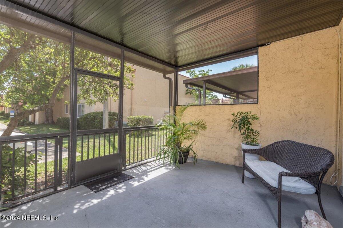 6616 LA MIRADA Drive E, 1