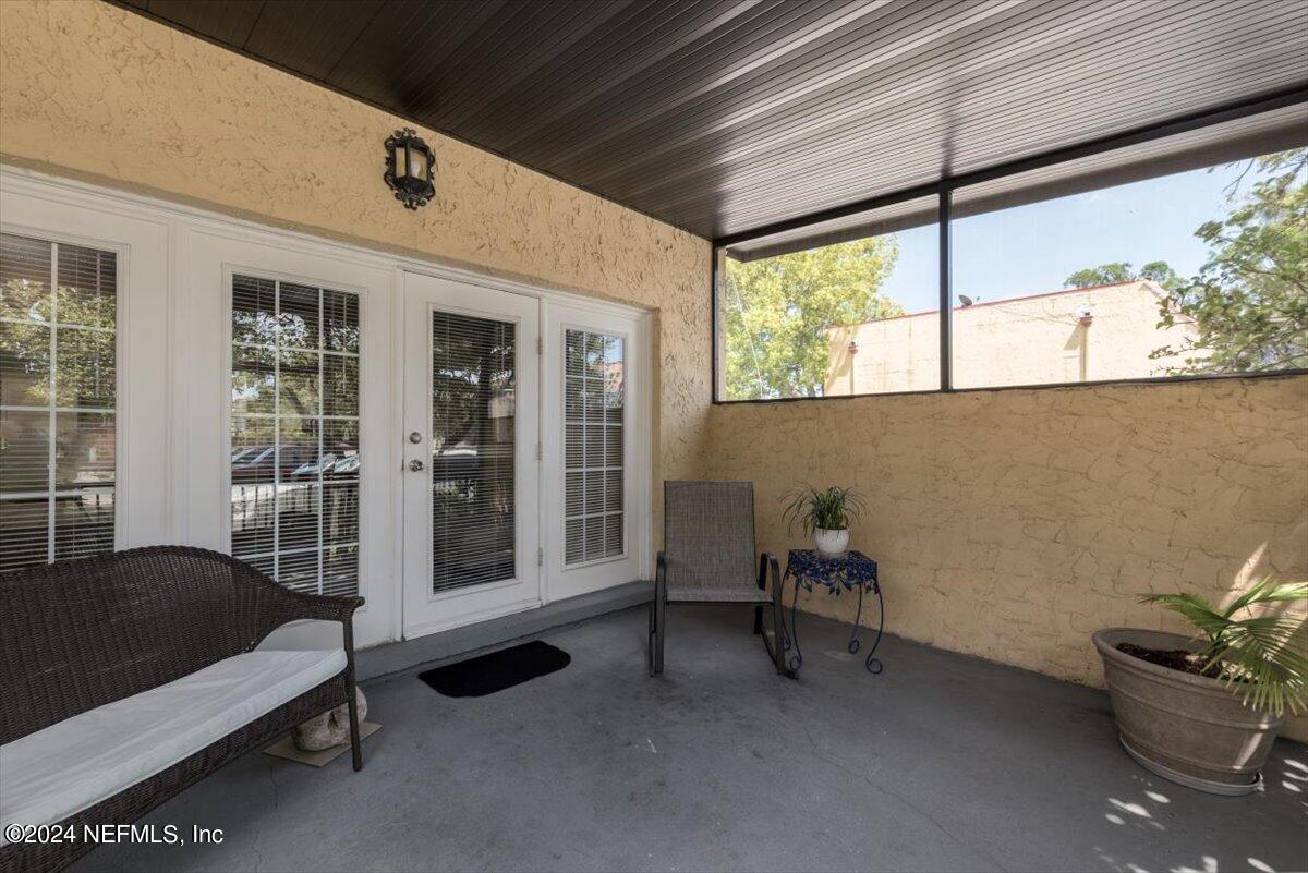 6616 LA MIRADA Drive E, 1