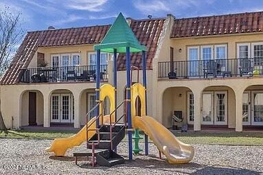 6616 LA MIRADA Drive E, 1