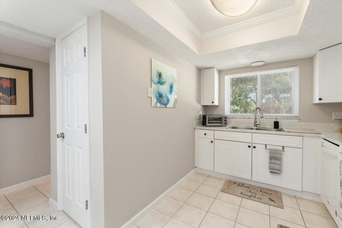 6616 LA MIRADA Drive E, 1