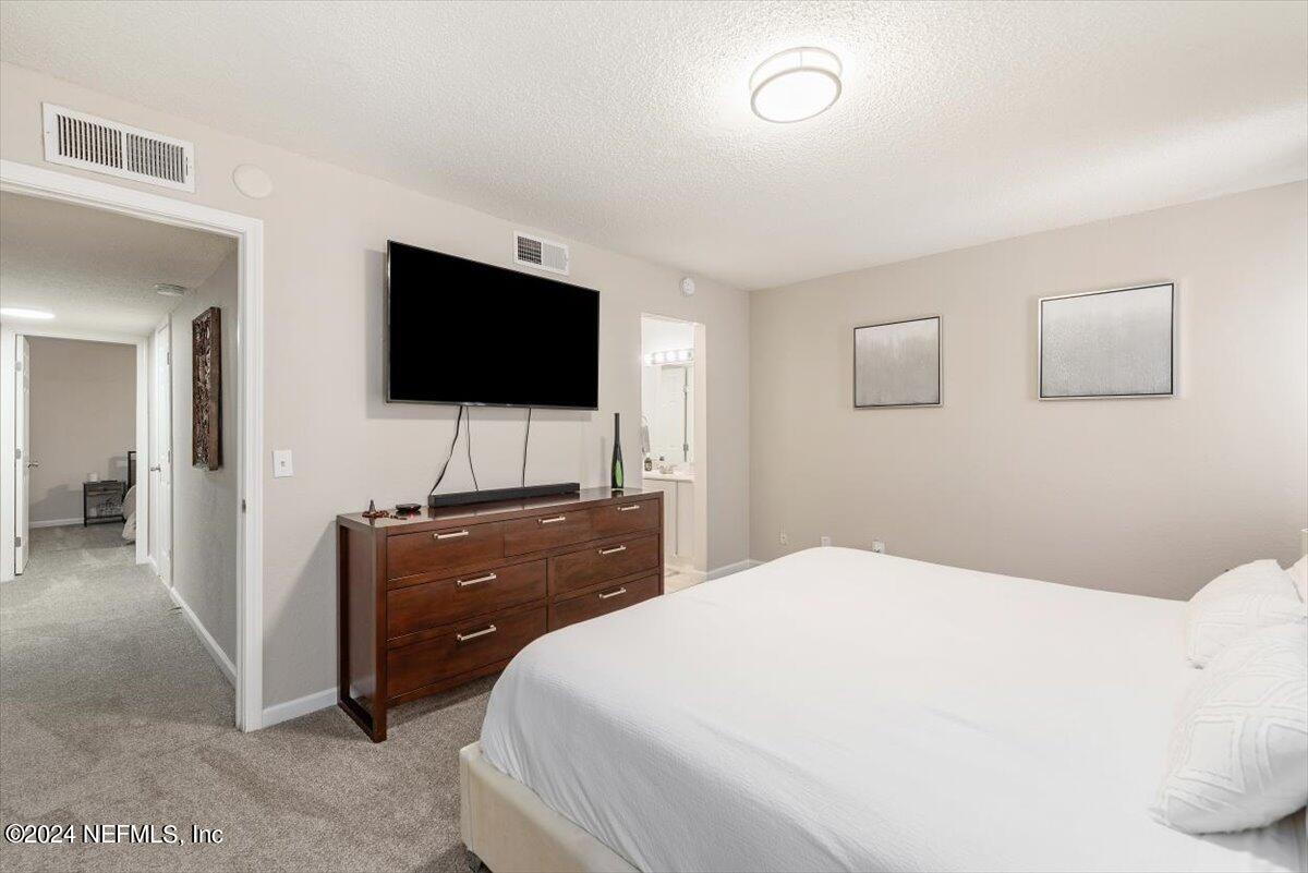 6616 LA MIRADA Drive E, 1