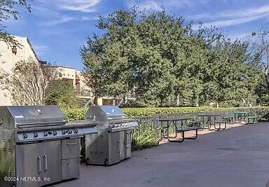 6616 LA MIRADA Drive E, 1