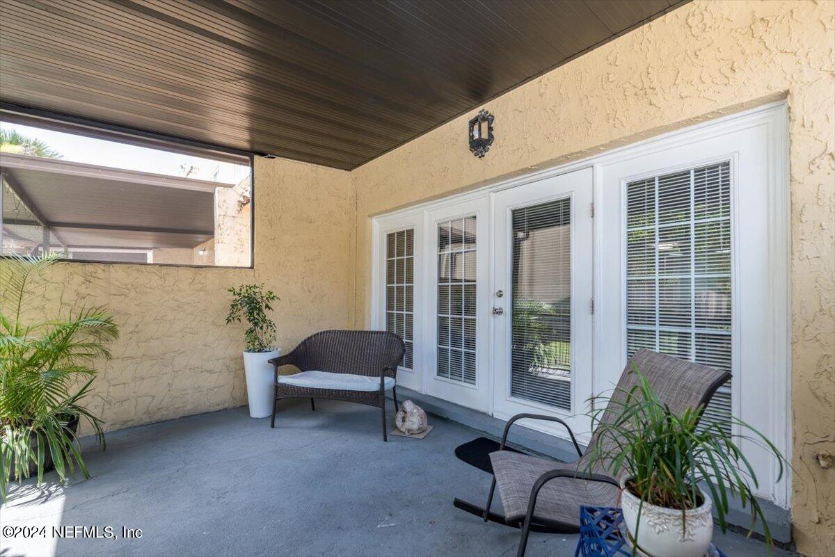 6616 LA MIRADA Drive E, 1