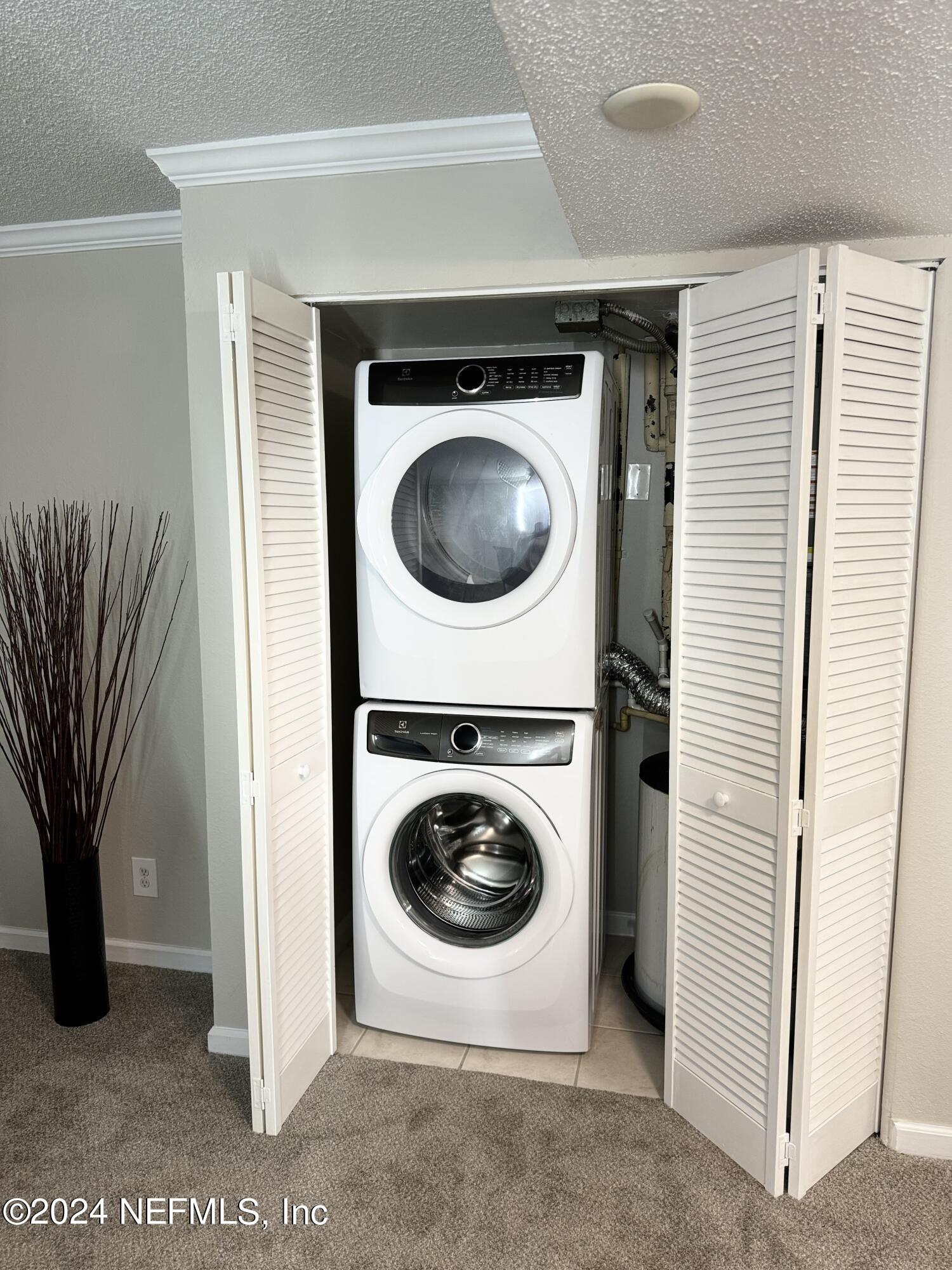 6616 LA MIRADA Drive E, 1