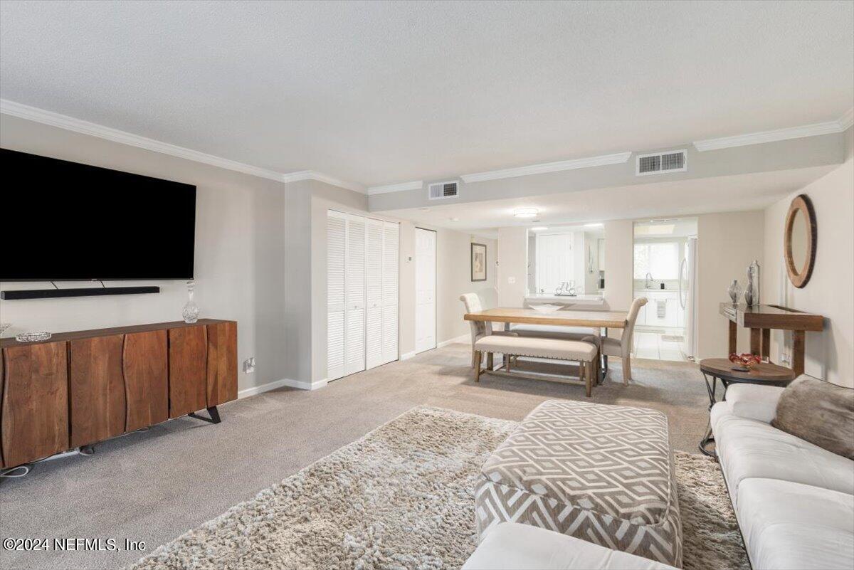 6616 LA MIRADA Drive E, 1