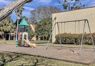 6616 LA MIRADA Drive E, 1