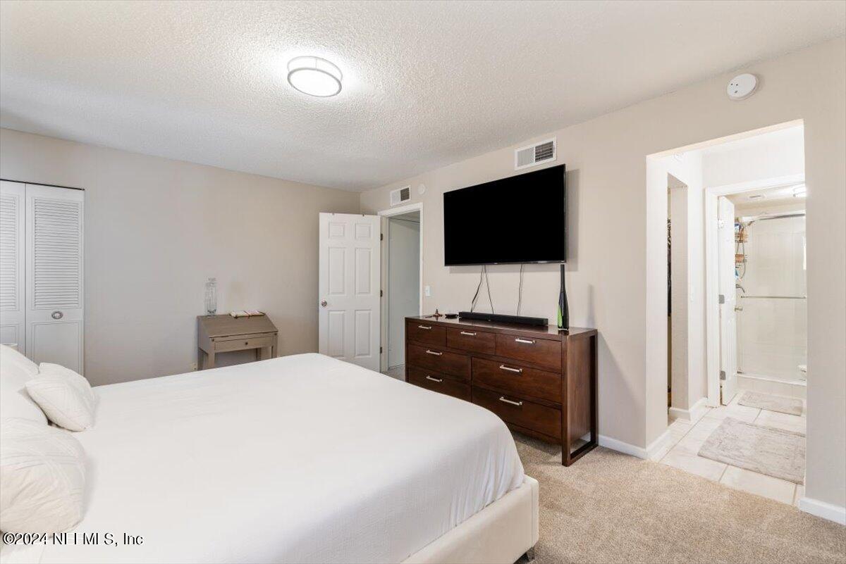 6616 LA MIRADA Drive E, 1