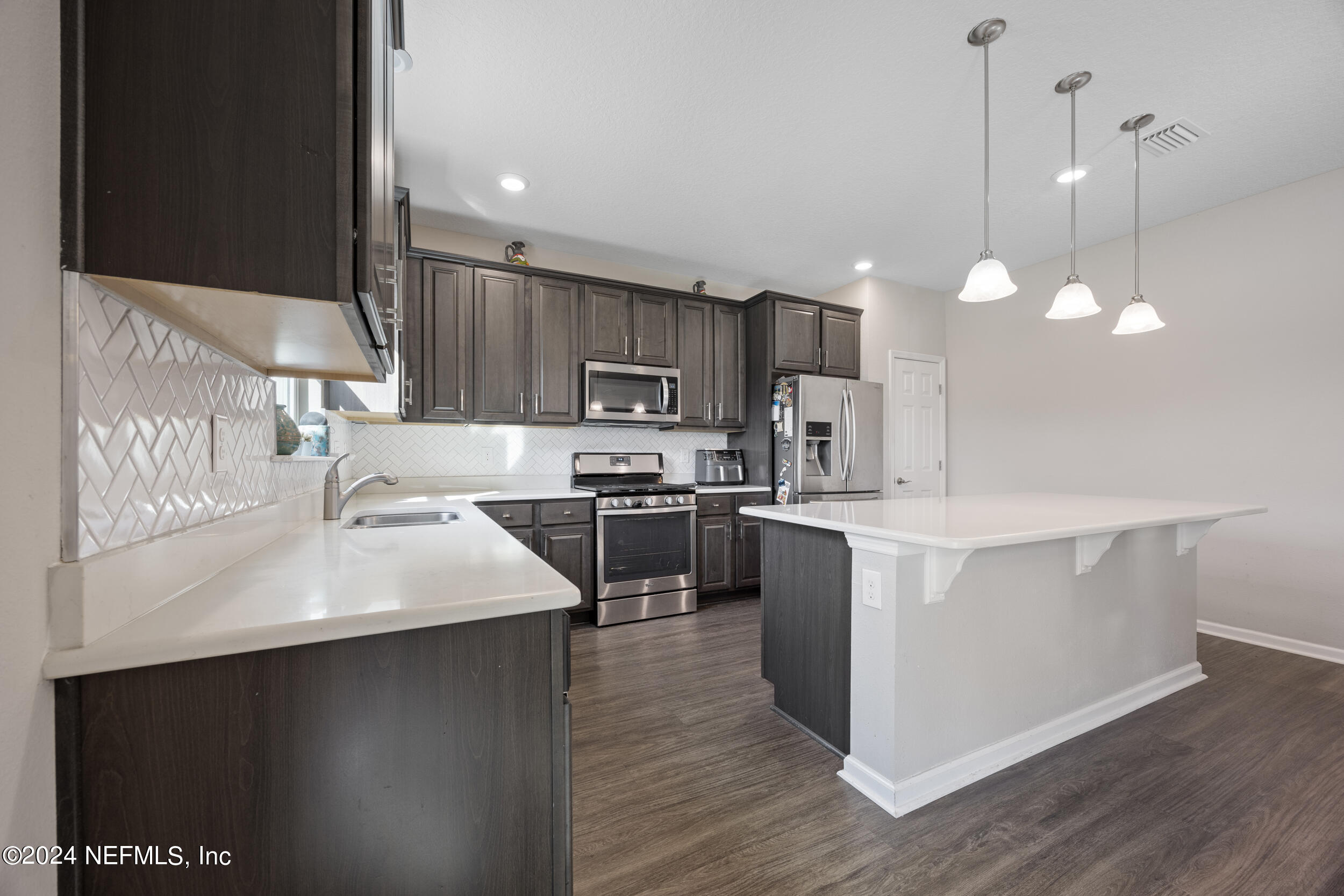 7638 SUNNYDALE Lane