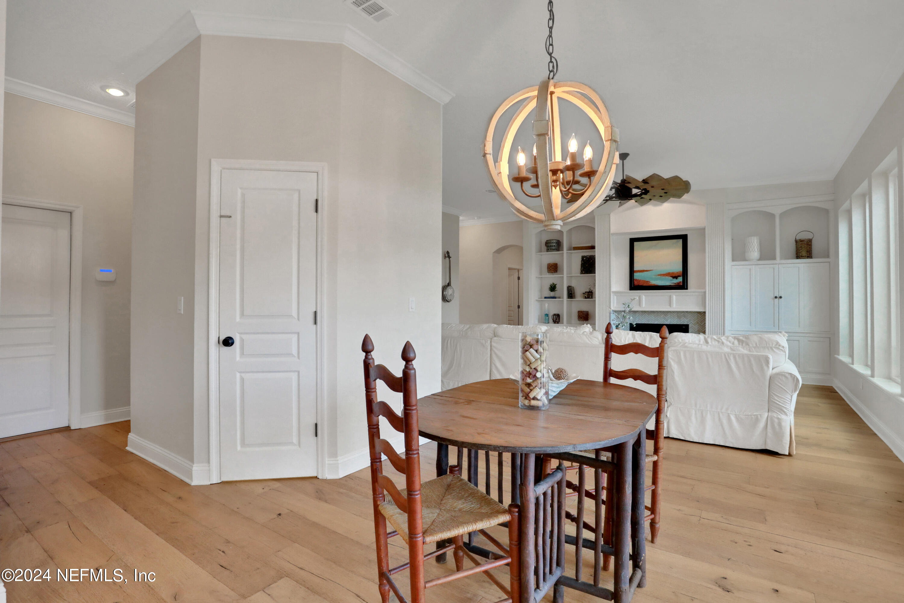 1131 EAGLE POINT Drive